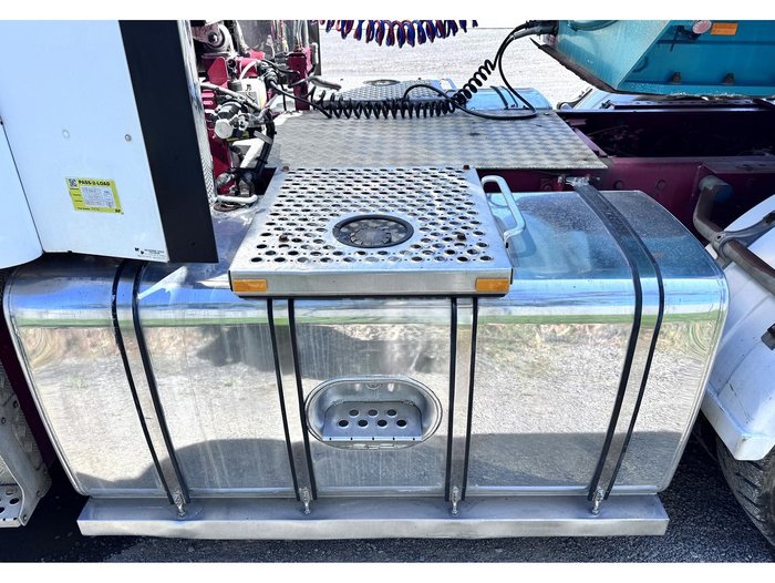 2007 Kenworth Prime Mover K104b