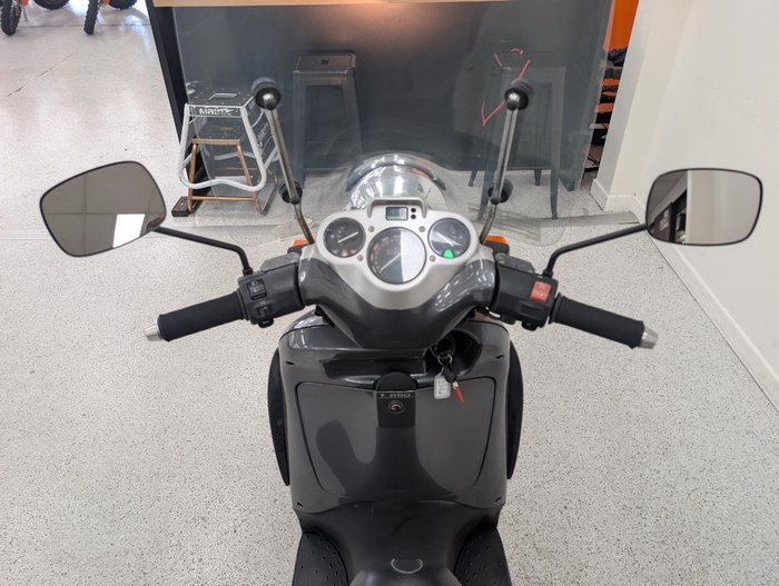 2007 APRILIA SCARABEO 250ie grey