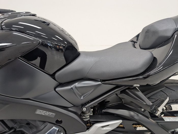 Suzuki 2010 SUZUKI GSX1300BK B-KING Black