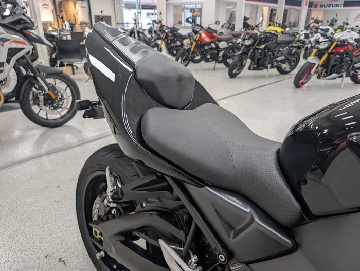 Suzuki 2010 SUZUKI GSX1300BK B-KING Black