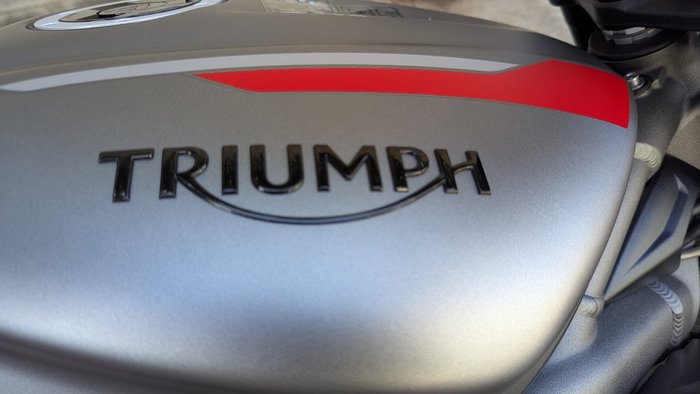 2021 Triumph STREET TRIPLE R Silver