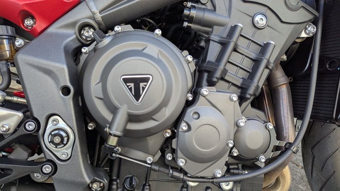 2021 Triumph STREET TRIPLE R Silver