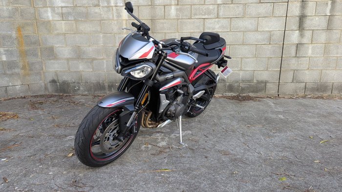 2021 Triumph STREET TRIPLE R Silver