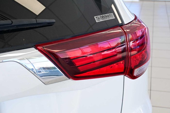 2018 Mitsubishi Outlander PHEV ES ADAS