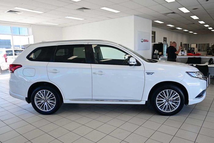 2018 Mitsubishi Outlander PHEV ES ADAS