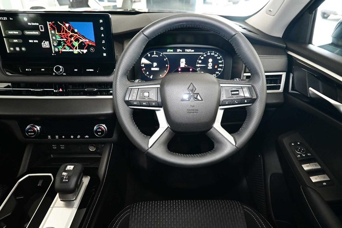 2025 Mitsubishi Outlander LS