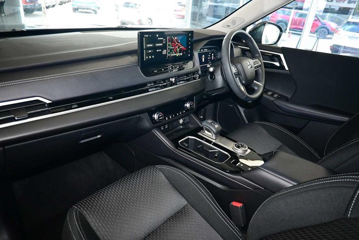 2025 Mitsubishi Outlander LS