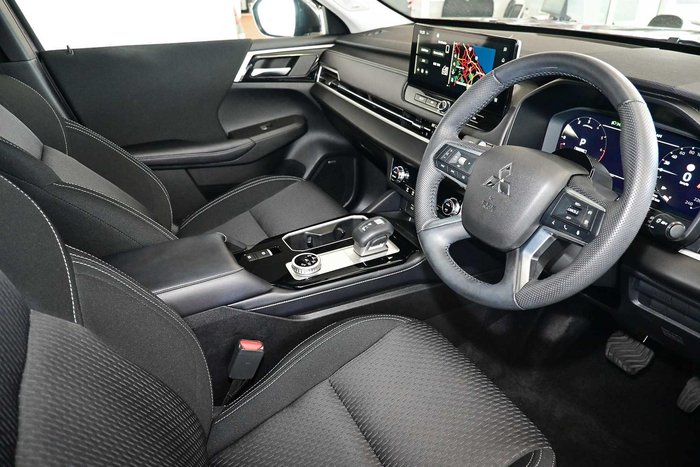 2025 Mitsubishi Outlander LS