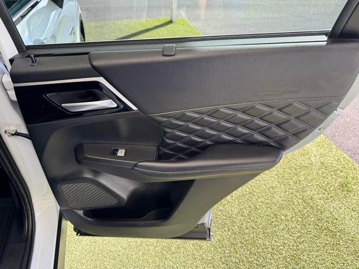 2024 Mitsubishi Outlander PHEV Exceed