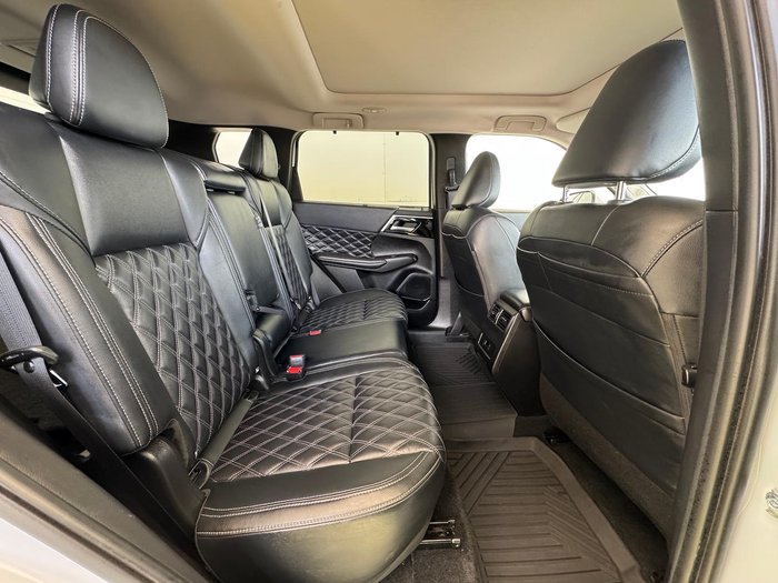 2024 Mitsubishi Outlander PHEV Exceed