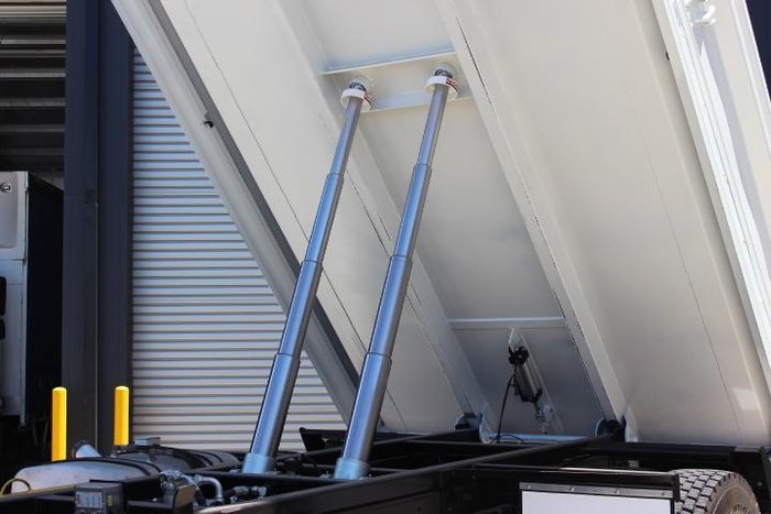 2013 Iveco Acco 2350G 280 WHITE