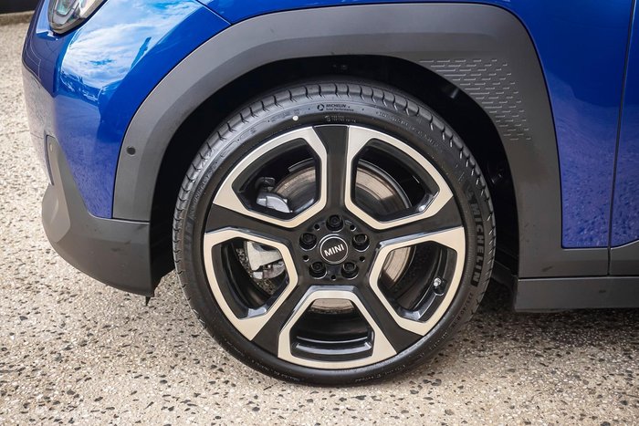 2024 MINI Aceman SE Favoured