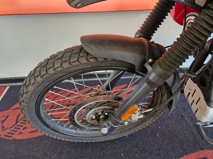 2021 Royal Enfield HIMALAYAN REBEL RED