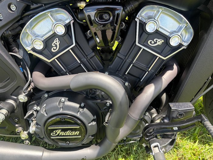 2018 INDIAN SCOUT BOBBER THUNDER BLK SMOKE Black