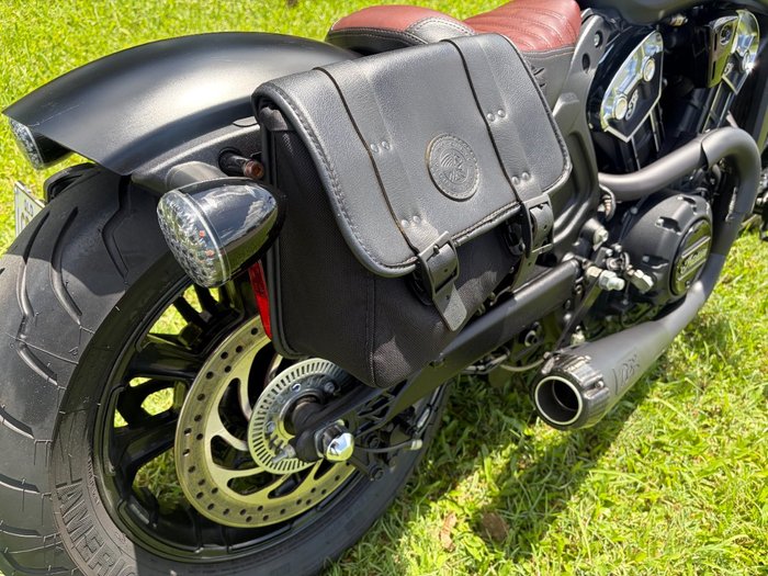 2018 INDIAN SCOUT BOBBER THUNDER BLK SMOKE Black