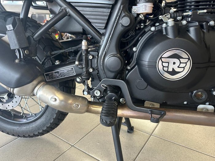 2022 Royal Enfield Himalayan E5 Premium Himalayan Black