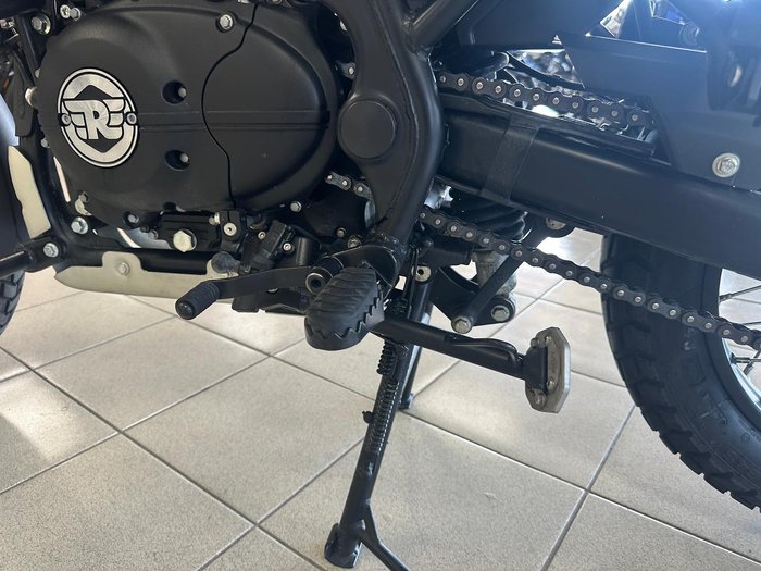 2022 Royal Enfield Himalayan E5 Premium Himalayan Black