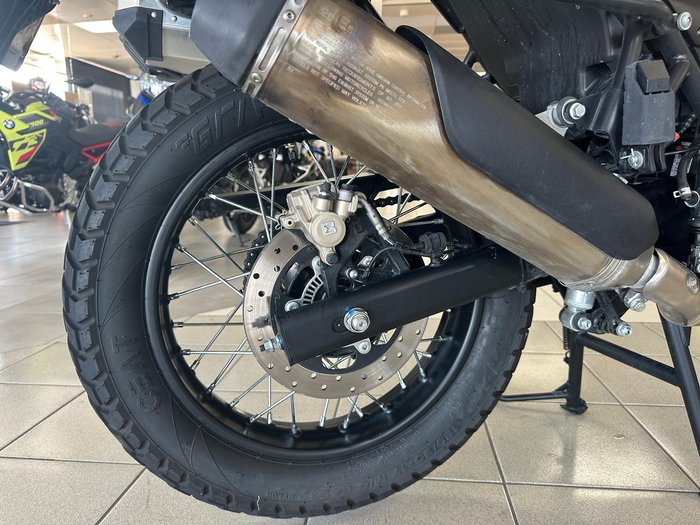 2022 Royal Enfield Himalayan E5 Premium Himalayan Black
