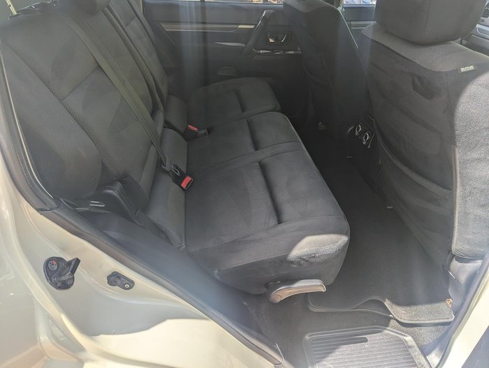 2010 Mitsubishi Pajero Platinum NT MY10 4X4 White Pearl