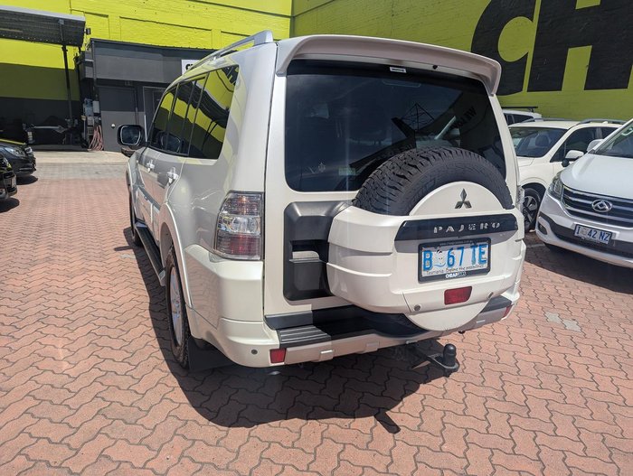 2010 Mitsubishi Pajero Platinum NT MY10 4X4 White Pearl