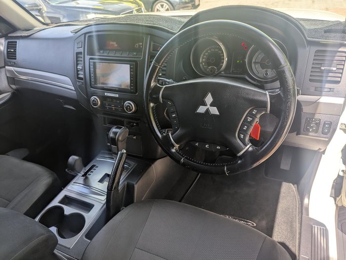 2010 Mitsubishi Pajero Platinum NT MY10 4X4 White Pearl