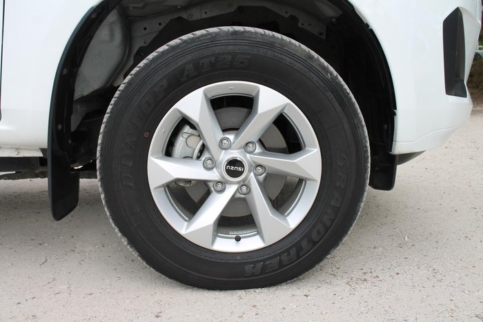 2025 Isuzu D-MAX LS-M