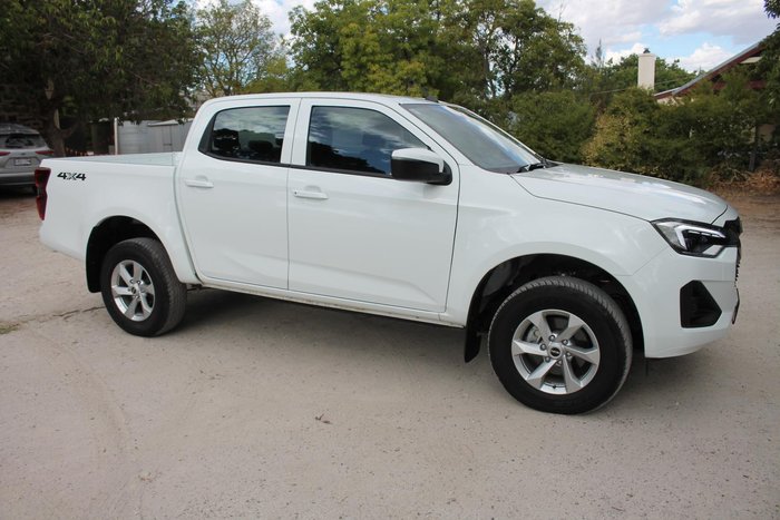 2025 Isuzu D-MAX LS-M