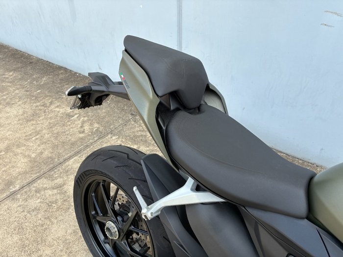 2022 DUCATI STREETFIGHTER V2 Green