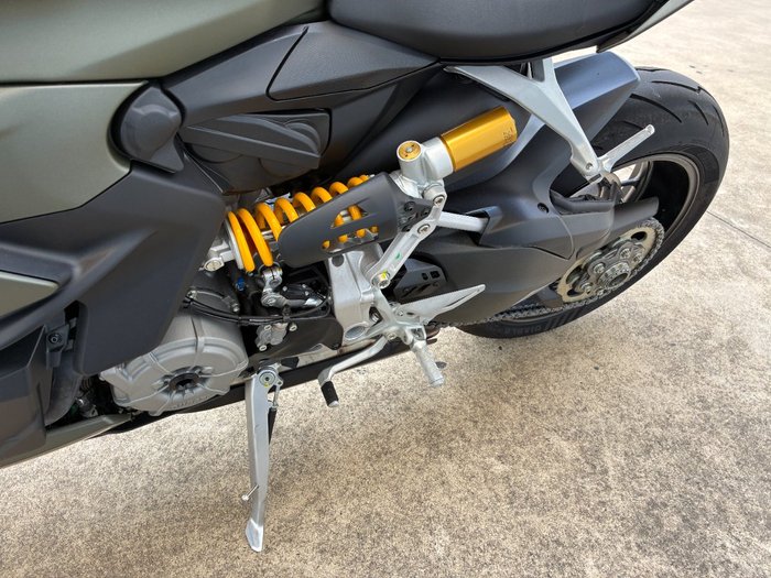 2022 DUCATI STREETFIGHTER V2 Green