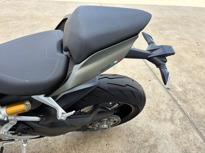 2022 DUCATI STREETFIGHTER V2 Green