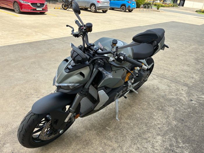 2022 DUCATI STREETFIGHTER V2 Green