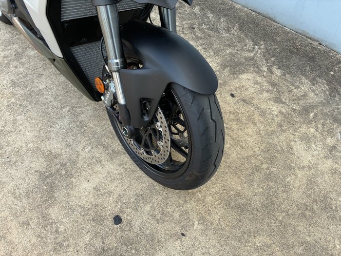 2022 DUCATI STREETFIGHTER V2 Green