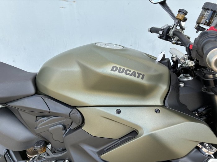 2022 DUCATI STREETFIGHTER V2 Green