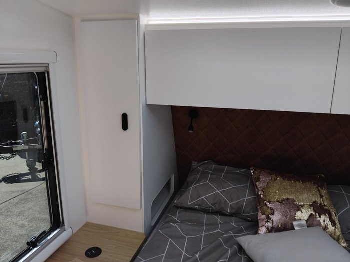 2026 Cadillac RV 2025 Hermes Family Double Bunk Family Van