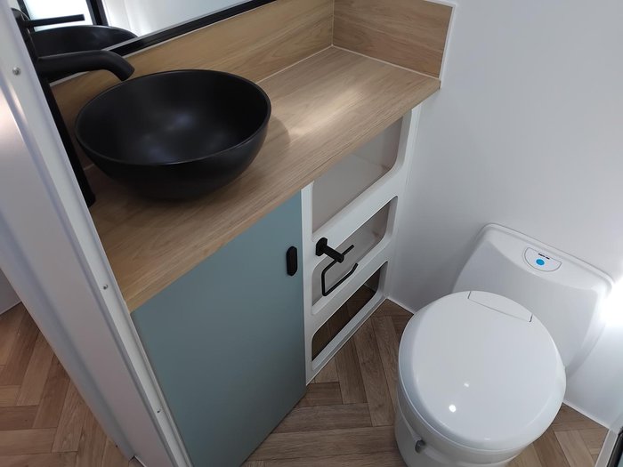 2026 Cadillac RV 2025 Hermes Family Double Bunk Family Van