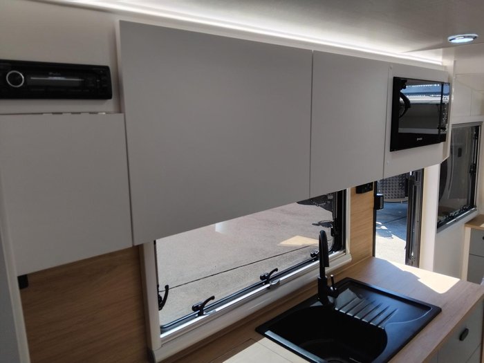 2026 Cadillac RV 2025 Hermes Family Double Bunk Family Van