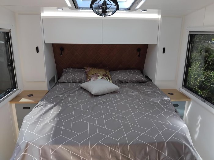 2026 Cadillac RV 2025 Hermes Family Double Bunk Family Van