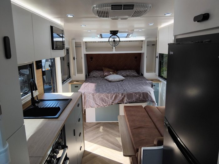 2026 Cadillac RV 2025 Hermes Family Double Bunk Family Van
