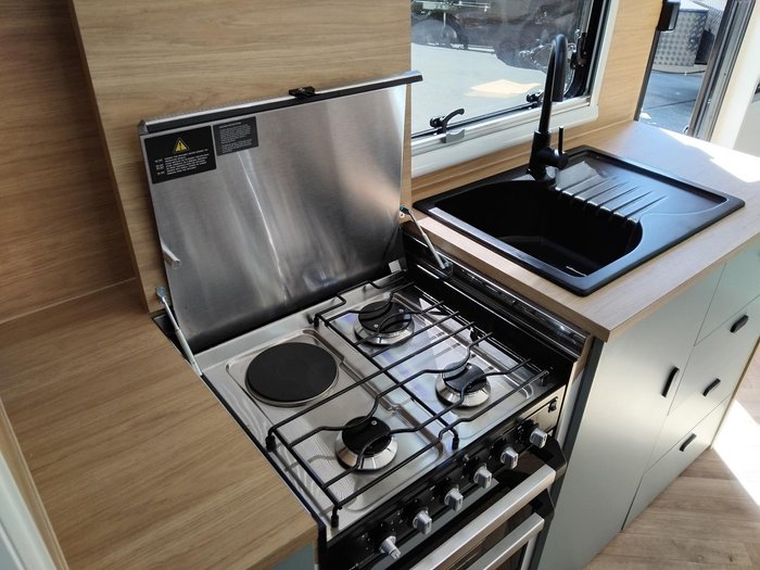 2026 Cadillac RV 2025 Hermes Family Double Bunk Family Van