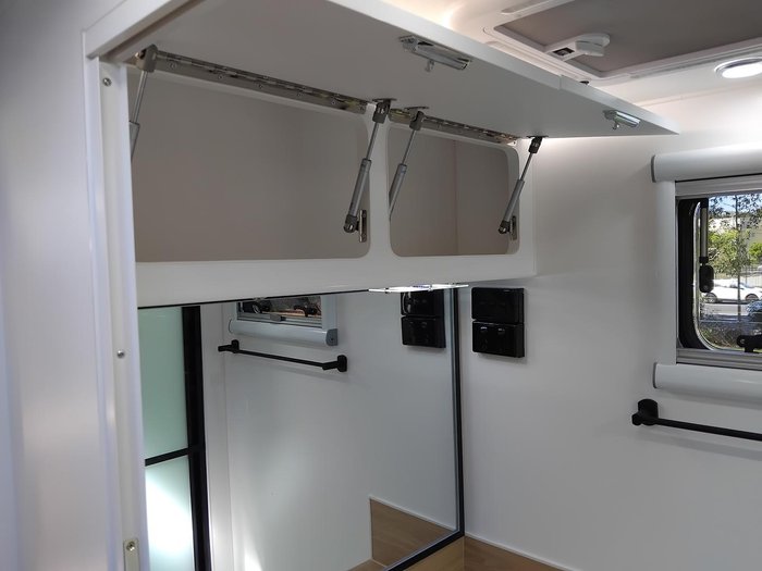 2026 Cadillac RV 2025 Hermes Family Double Bunk Family Van