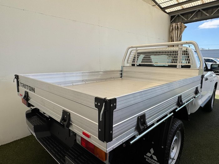 2025 Mitsubishi Triton GLX