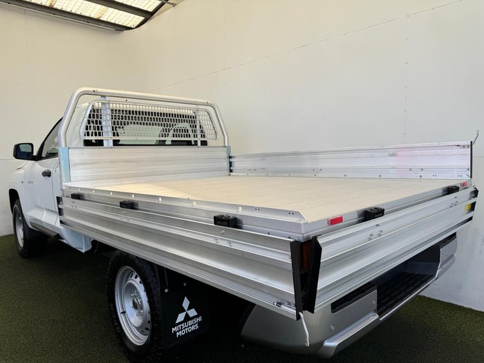 2025 Mitsubishi Triton GLX