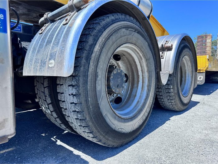 2010 UD Nissan Gwb4d