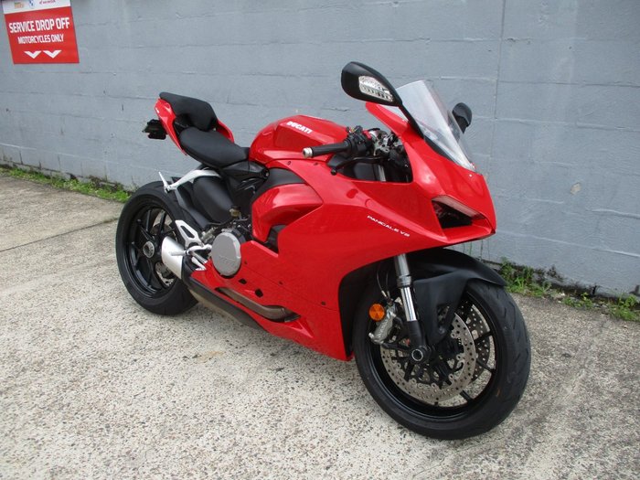 2021 DUCATI PANIGALE V2 RED