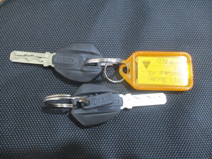 2021 DUCATI PANIGALE V2 RED