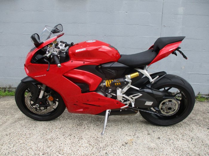 2021 DUCATI PANIGALE V2 RED