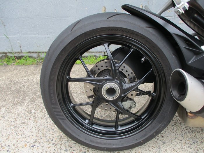 2021 DUCATI PANIGALE V2 RED