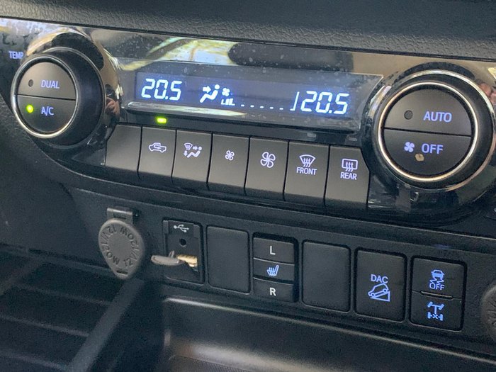 2023 Toyota Hilux SR5