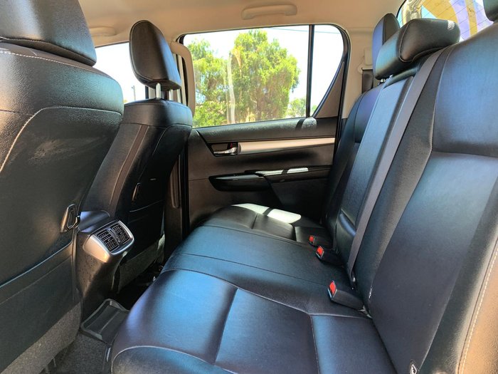 2023 Toyota Hilux SR5