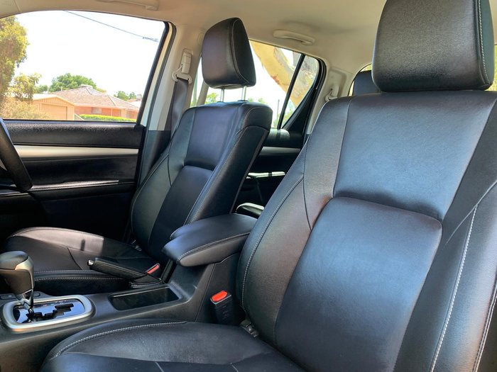 2023 Toyota Hilux SR5